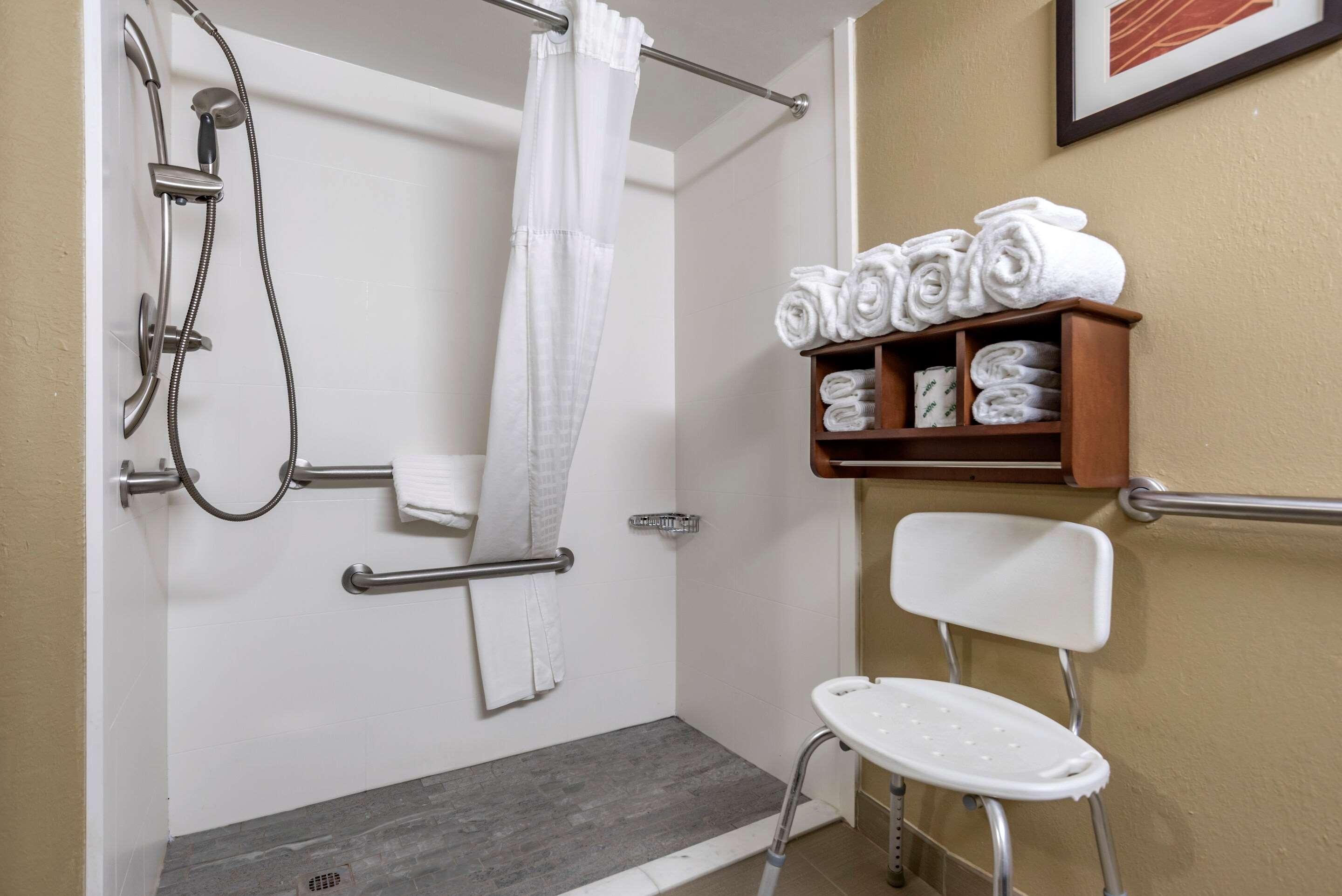 Comfort Inn & Suites Leeds I-20 Εξωτερικό φωτογραφία
