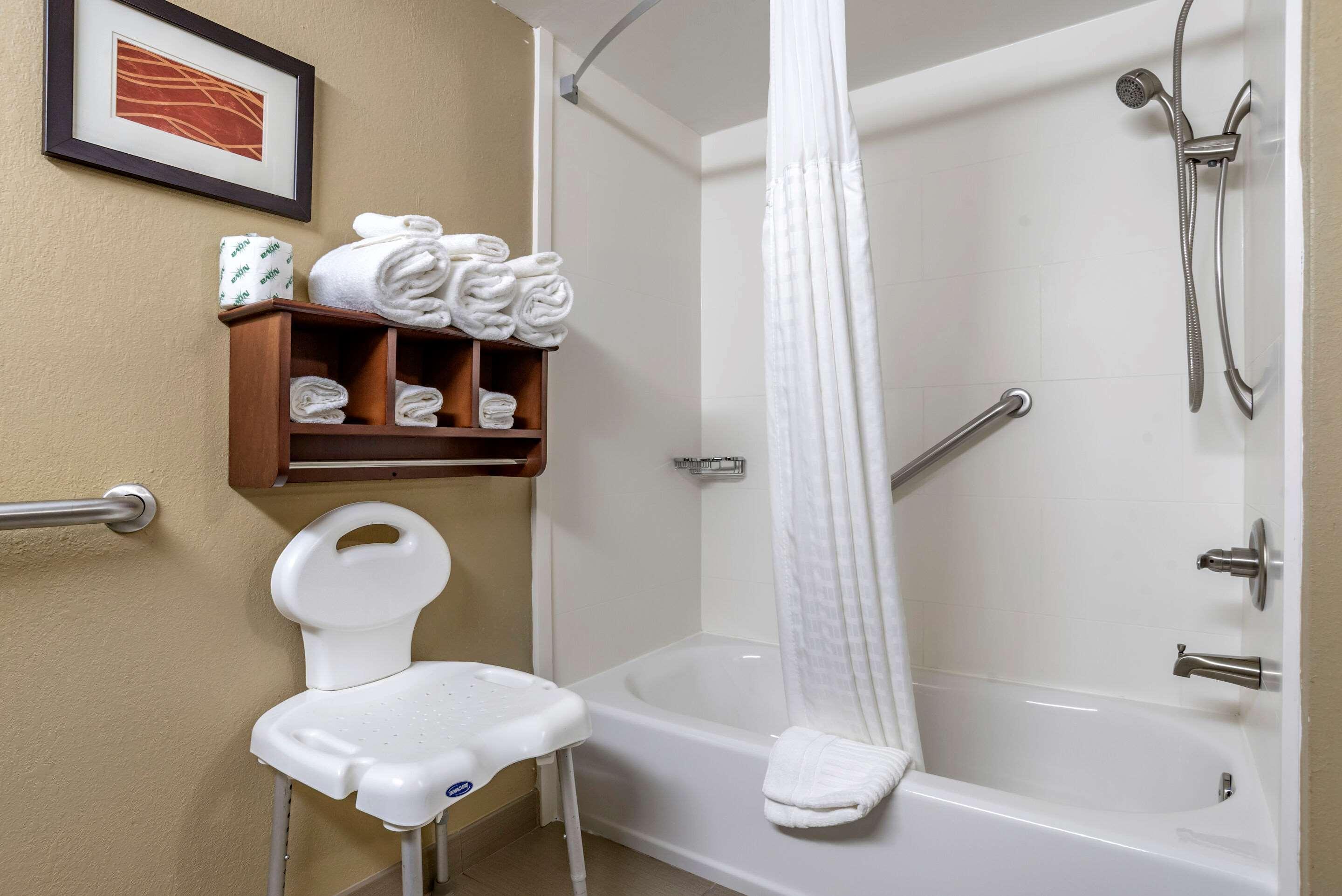 Comfort Inn & Suites Leeds I-20 Εξωτερικό φωτογραφία