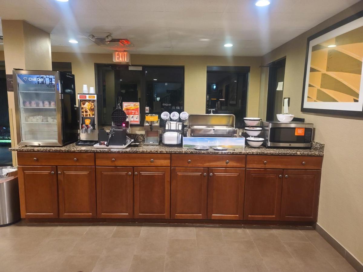 Comfort Inn & Suites Leeds I-20 Εξωτερικό φωτογραφία